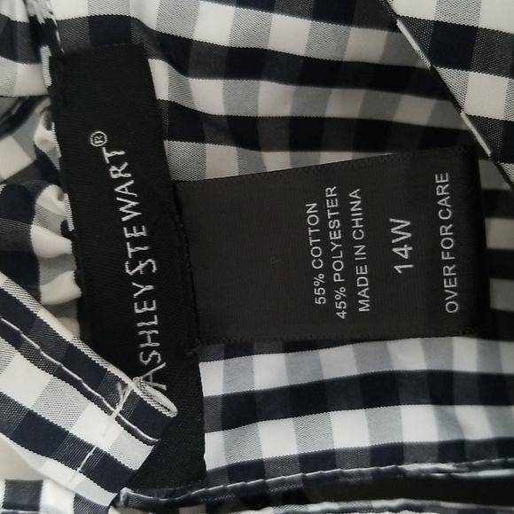 Black and White Blouse - Picture 3 of 3